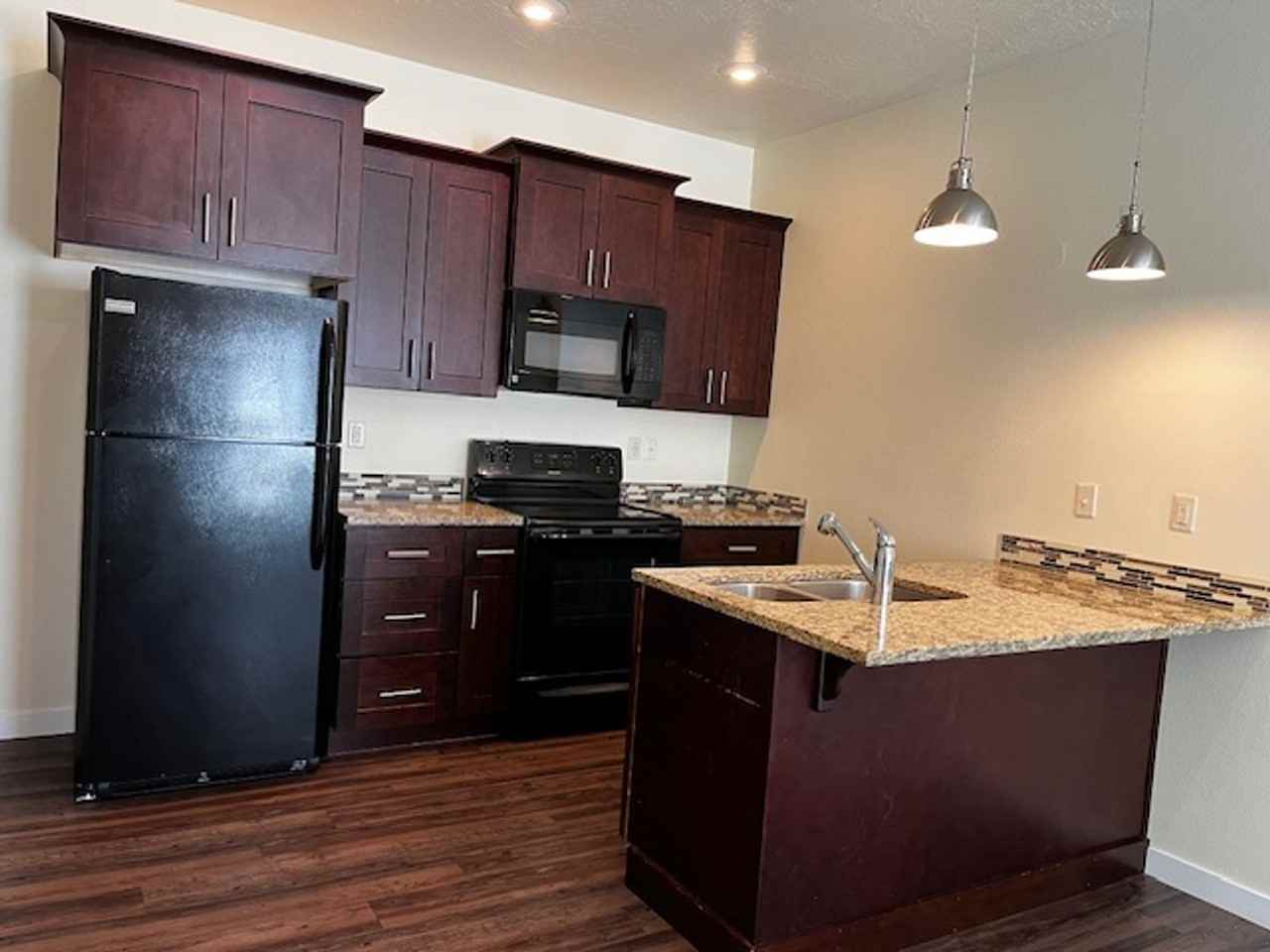 1530 W Ann Taylor St - Photo 4 of 24