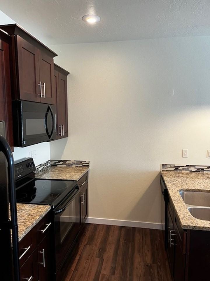 1530 W Ann Taylor St - Photo 5 of 24