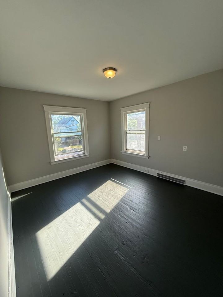 13710 Caine Ave - Photo 4 of 23