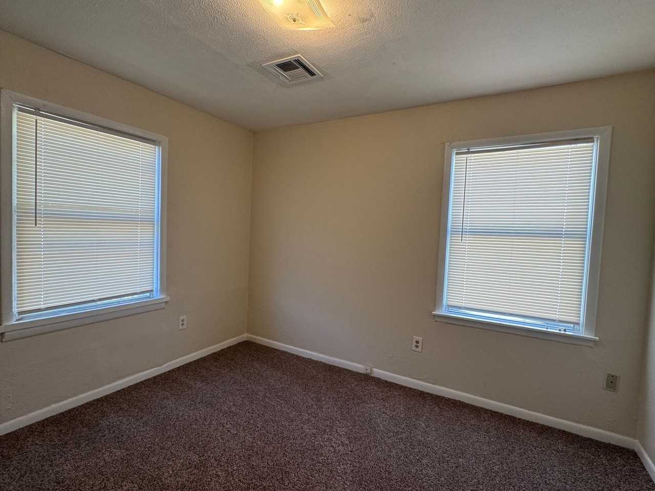 1605 Nw Williams Ave - Photo 7 of 8