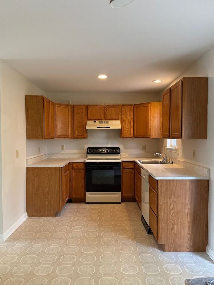 105 Oak St #01 - Photo 4 of 17