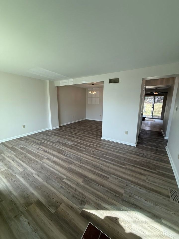 105 Oak St #01 - Photo 5 of 17