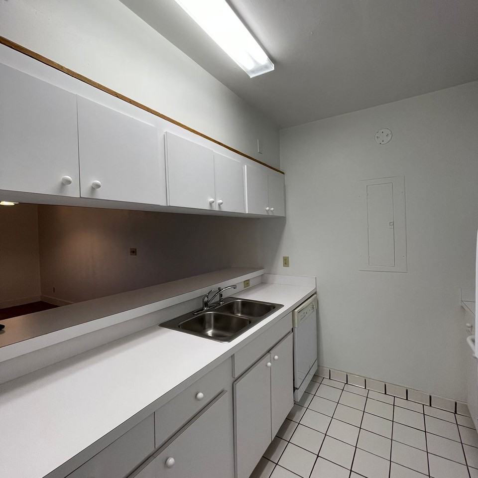 2366 Burnway Rd - Photo 5 of 18