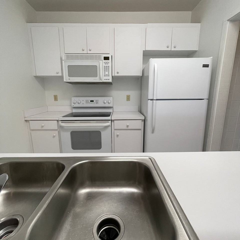 2366 Burnway Rd - Photo 4 of 18