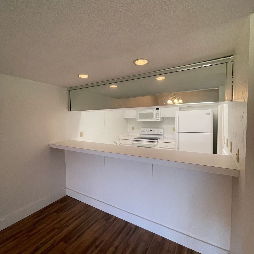2366 Burnway Rd - Photo 6 of 18