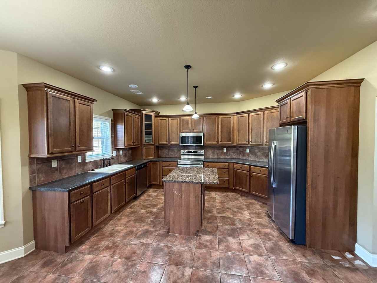 2520 Granite Pointe - Photo 4 of 20