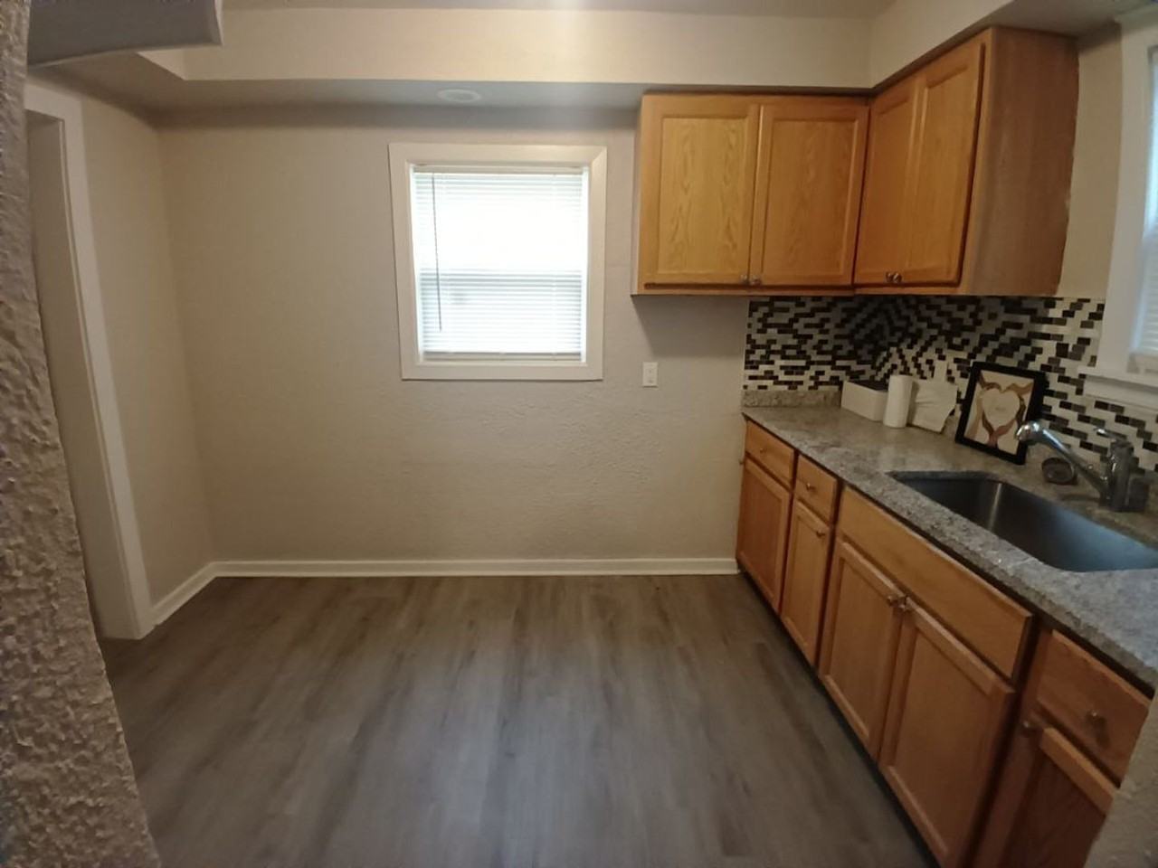 3984 Buckingham Avenue - Photo 3 of 13