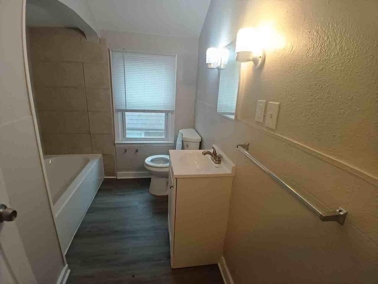 3984 Buckingham Avenue - Photo 5 of 13