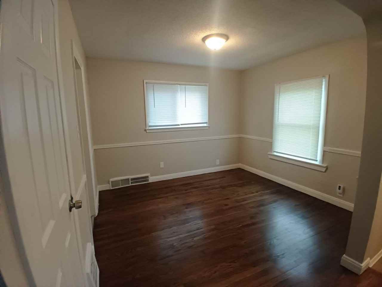 3984 Buckingham Avenue - Photo 7 of 13