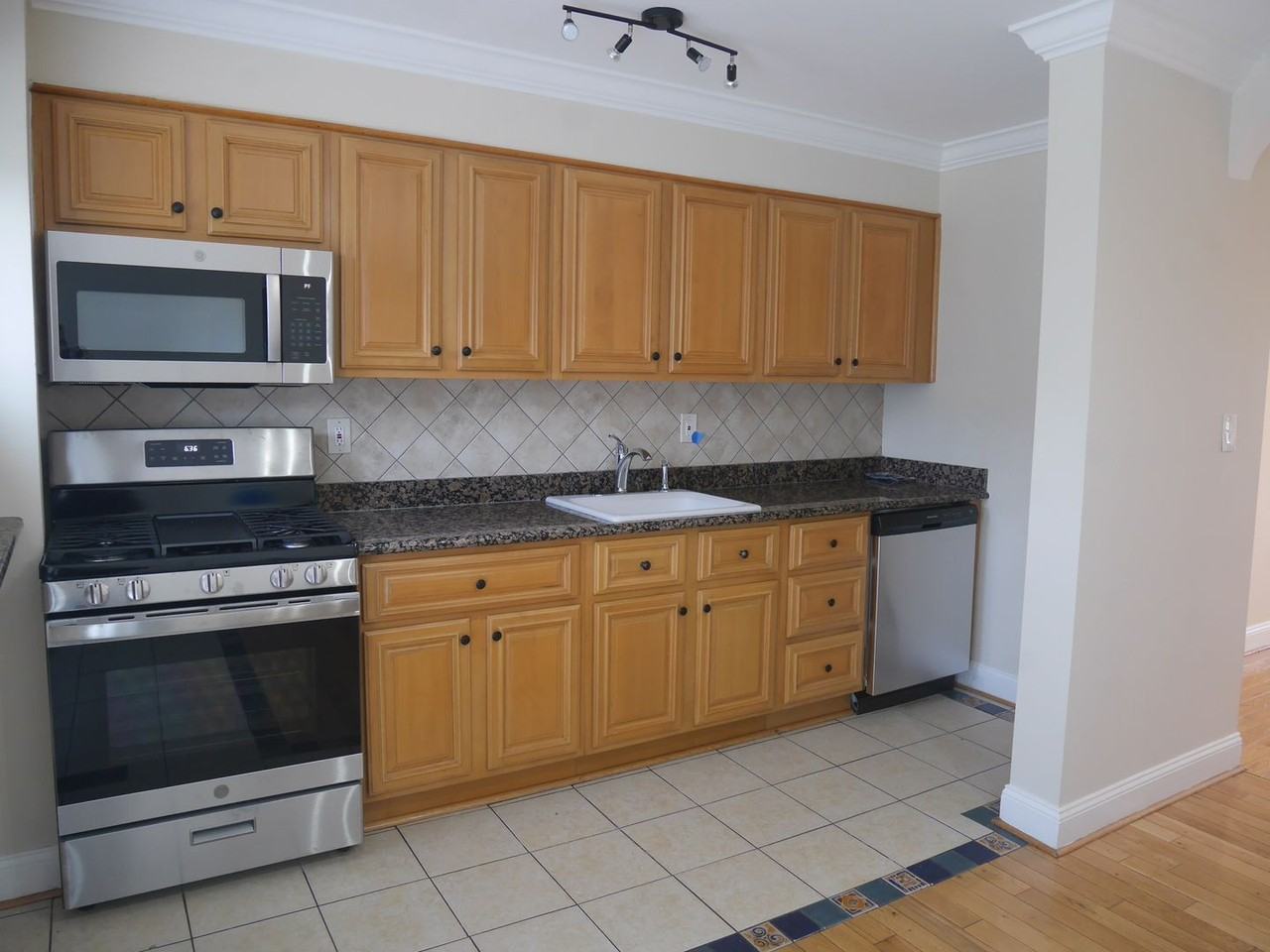 334 Kane St - Photo 3 of 15