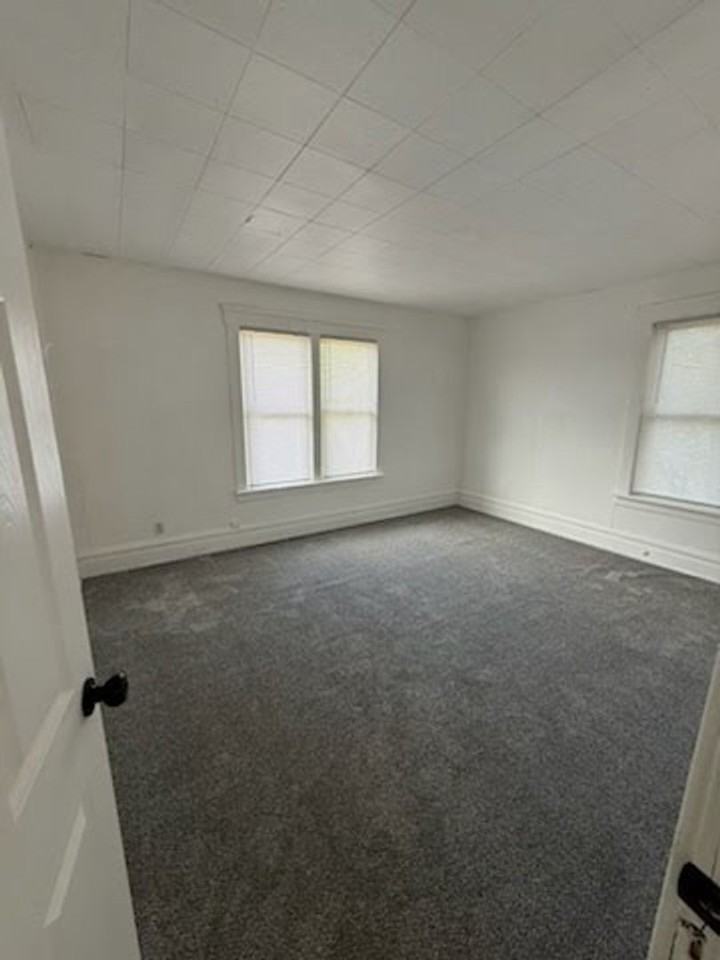 401 N 5th St - Photo 2 of 10