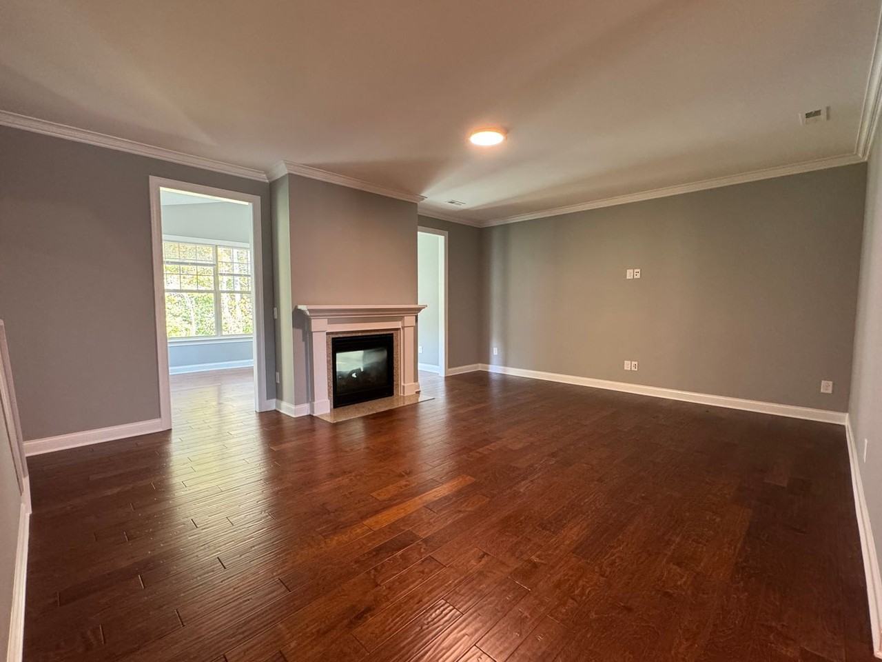 1007 Fairhaven Dr - Photo 2 of 9