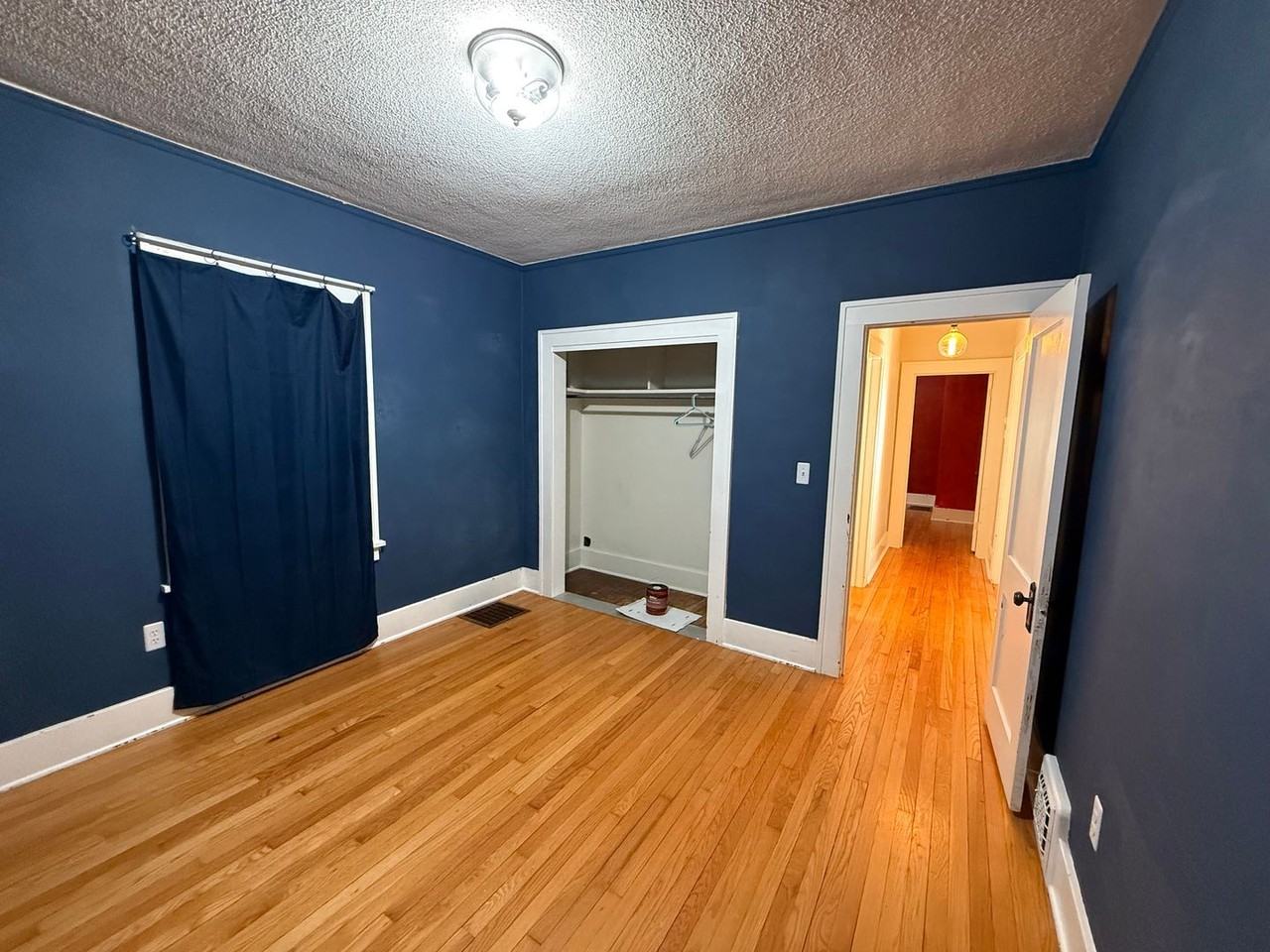 228 8th Ave Se - Photo 5 of 16