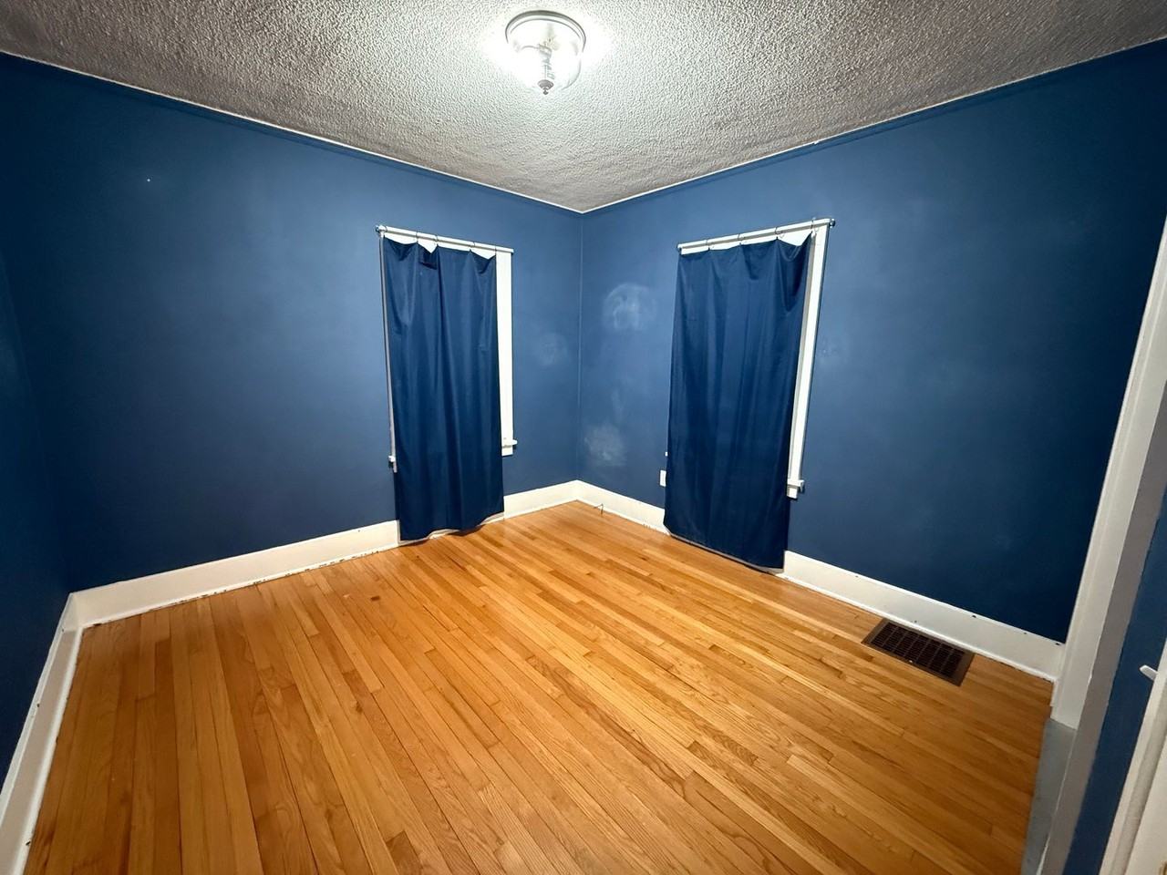 228 8th Ave Se - Photo 6 of 16