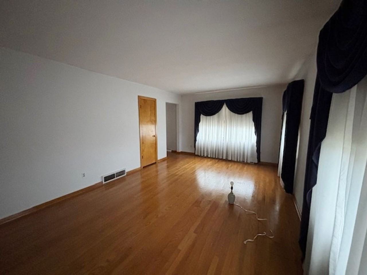 469 Duwell St - Photo 3 of 10