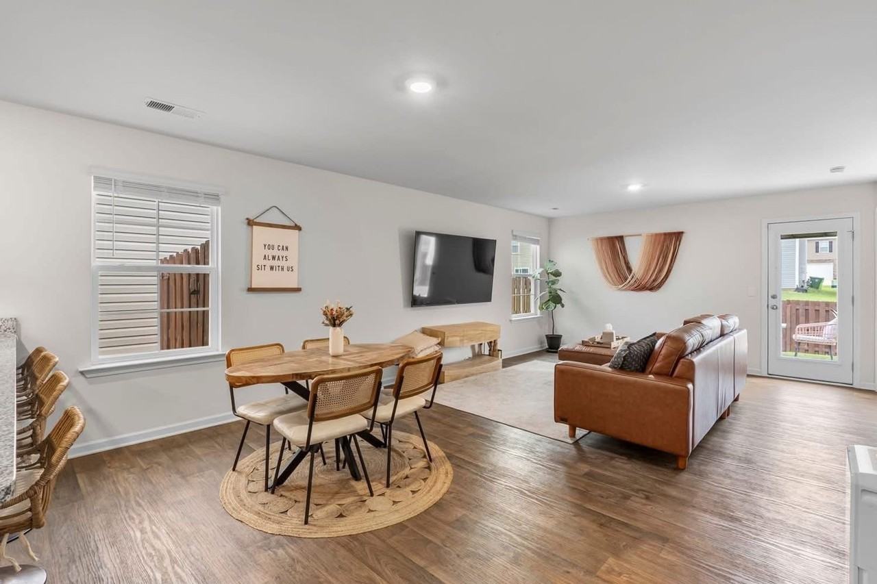1098 Belmont Green Rd - Photo 2 of 7