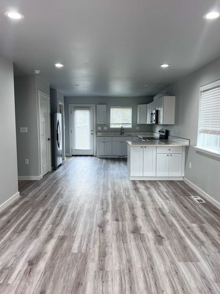 845 W Oak St - Photo 3 of 21