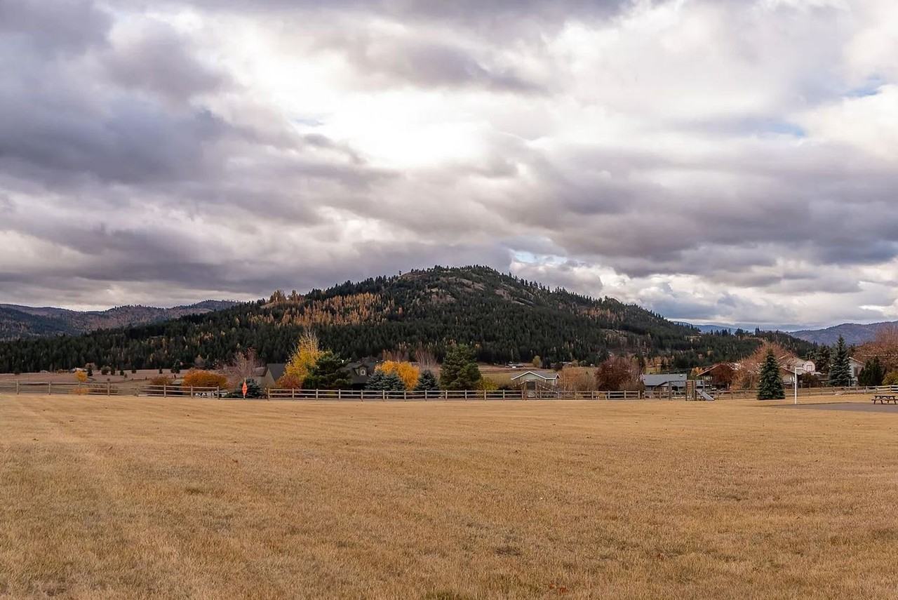 455 Meadow Hills Dr - Photo 3 of 40