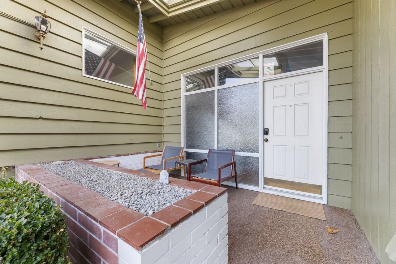 4572 4572 151st Ave SW - Photo 2 of 28