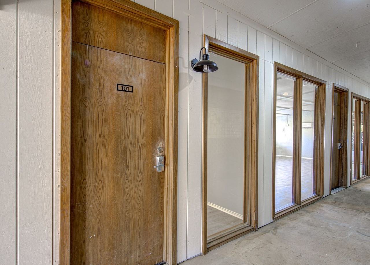 705 Sunrise Ave - Photo 2 of 39