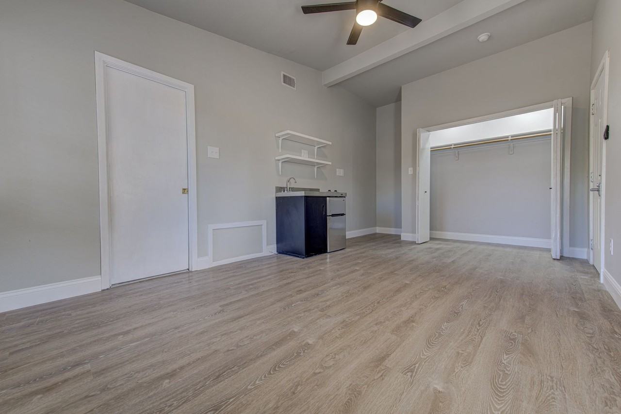 705 Sunrise Ave - Photo 4 of 39