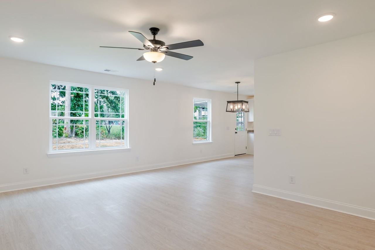 1086 Javier Dr - Photo 3 of 14