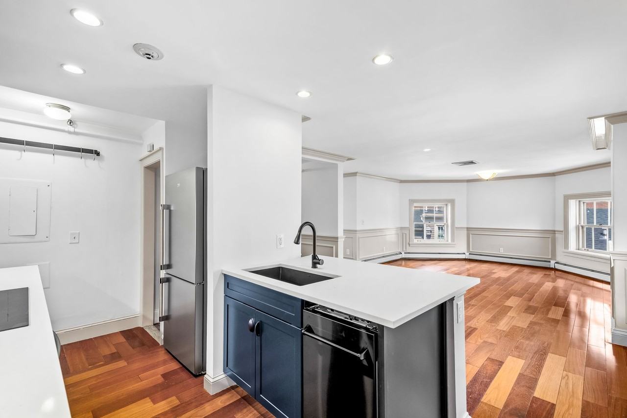 281 Benefit St #D - Photo 3 of 19