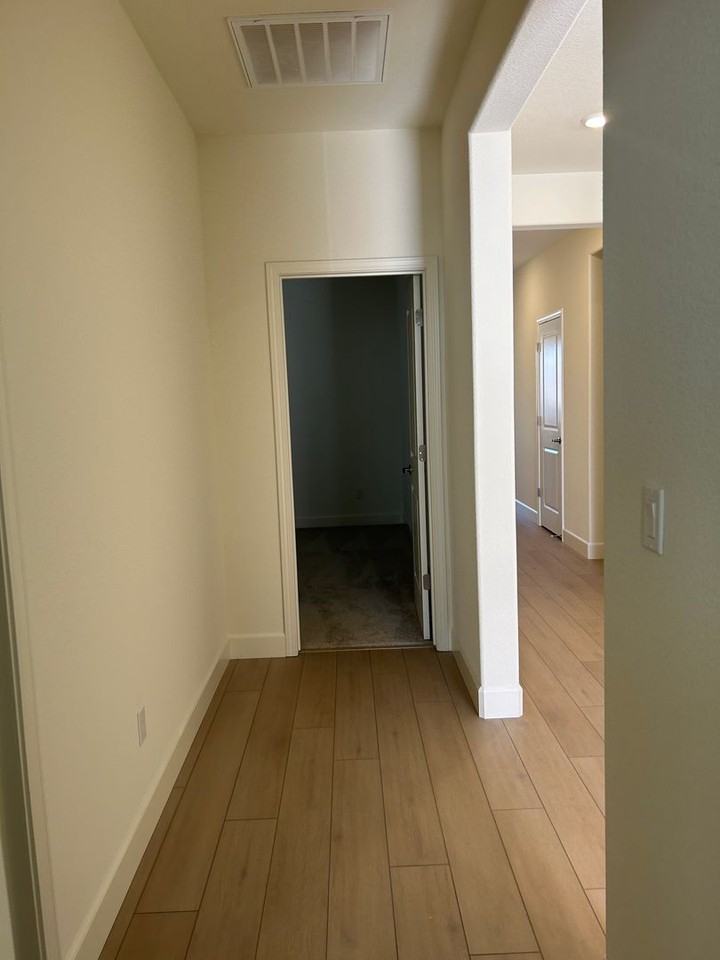 1776 Eagle Landing Dr - Photo 4 of 36
