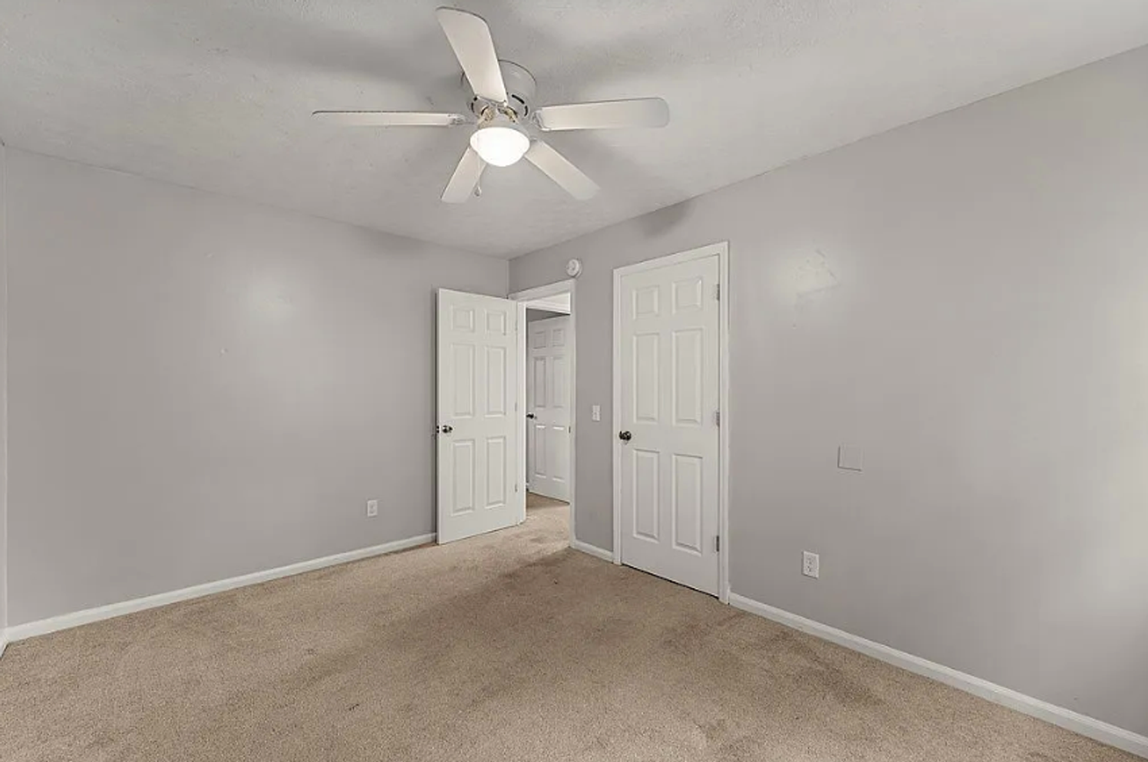 1434 Autumnridge Dr - Photo 2 of 14