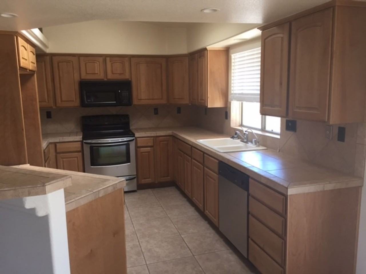 9250 N River Run Dr - Photo 3 of 6