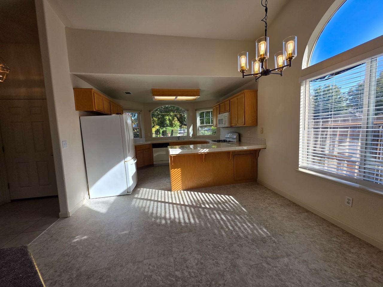 3805 Ramin Dr - Photo 7 of 33