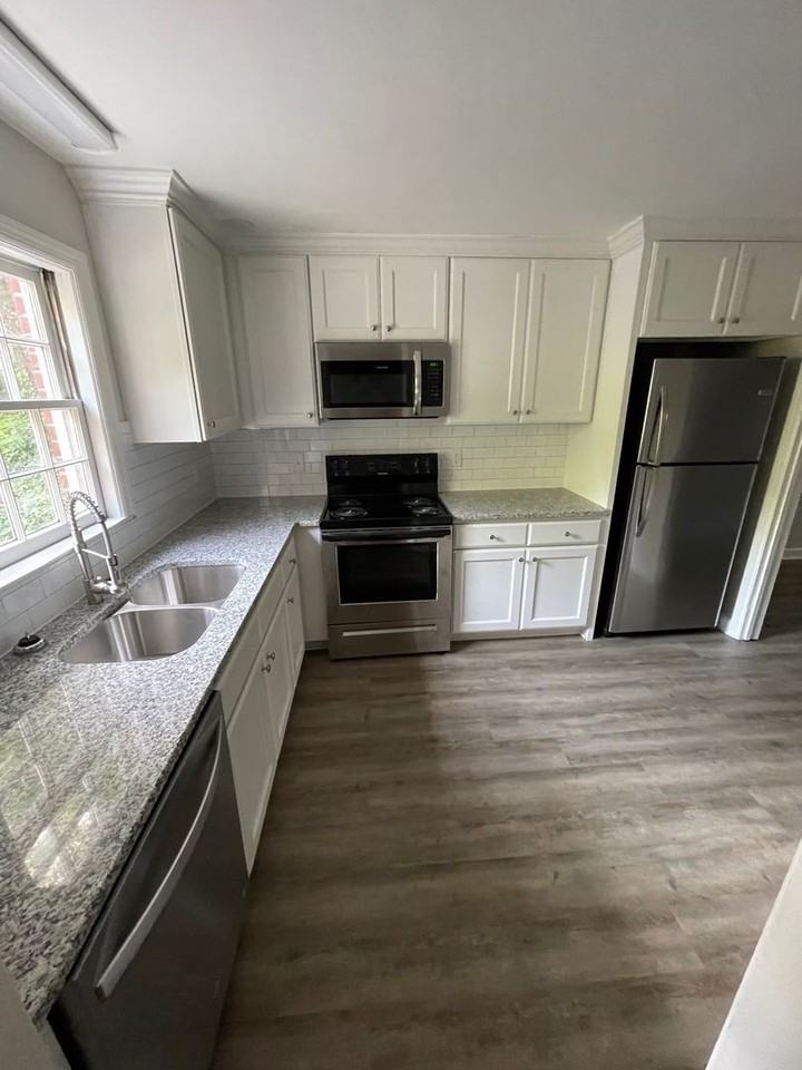 1415 Clover St #B2 - Photo 2 of 7