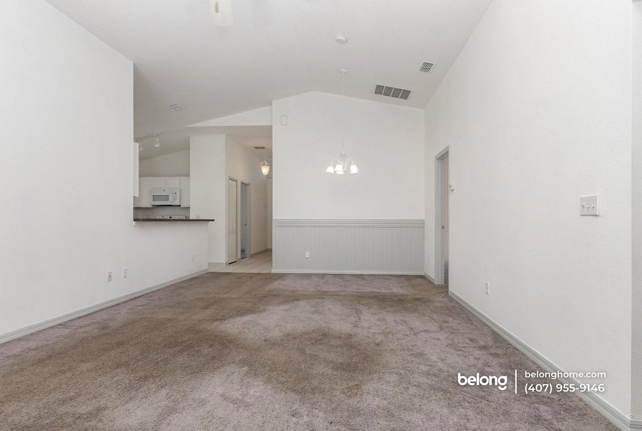 923 Sandy Ridge Dr - Photo 4 of 17