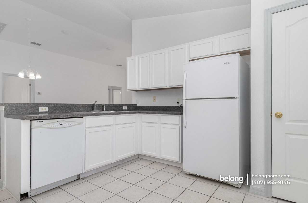 923 Sandy Ridge Dr - Photo 5 of 17