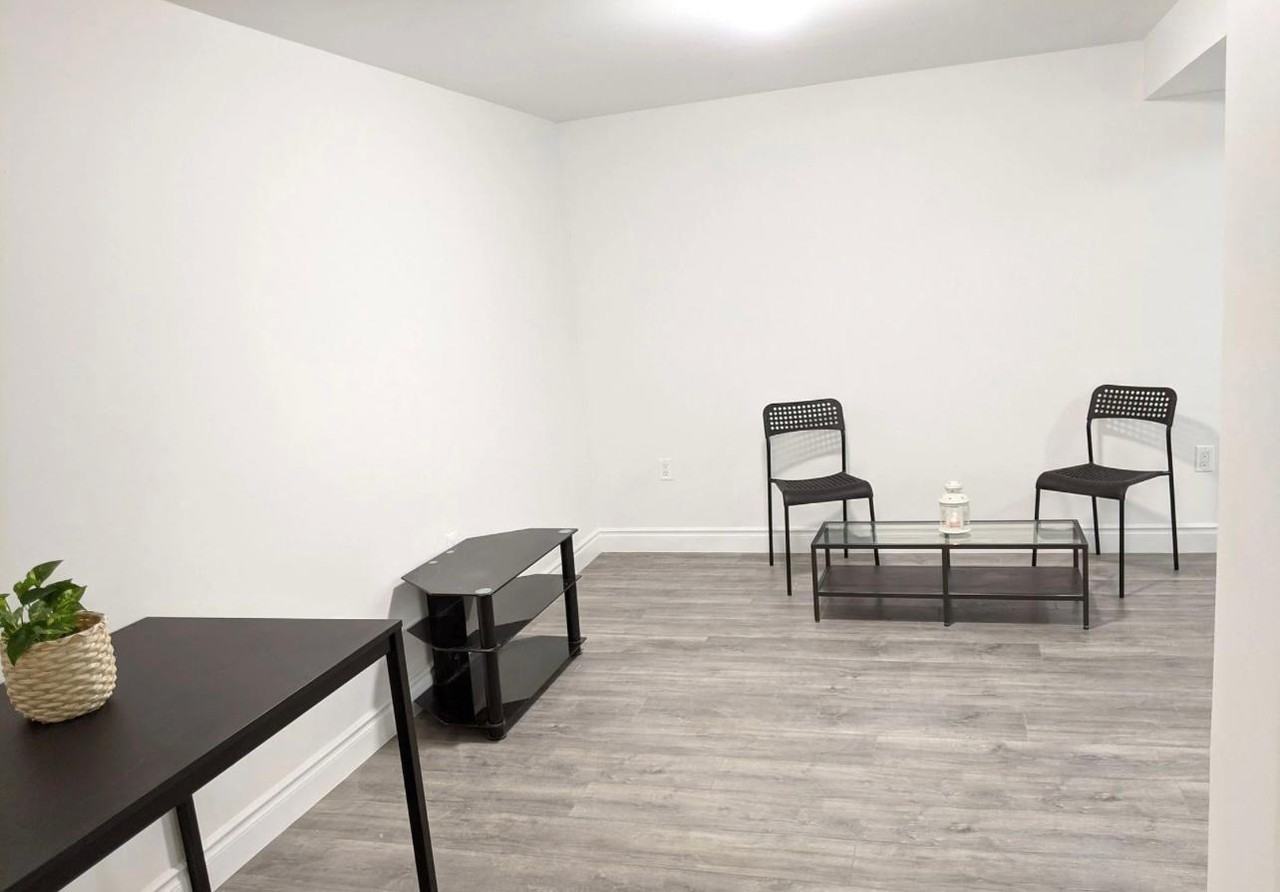 Tenth Line W & Derry Rd - Photo 2 of 6