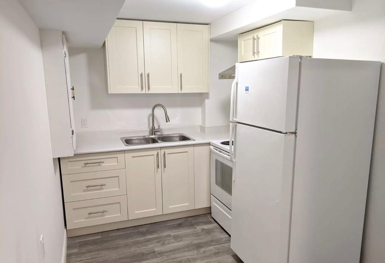 Tenth Line W & Derry Rd - Photo 4 of 6