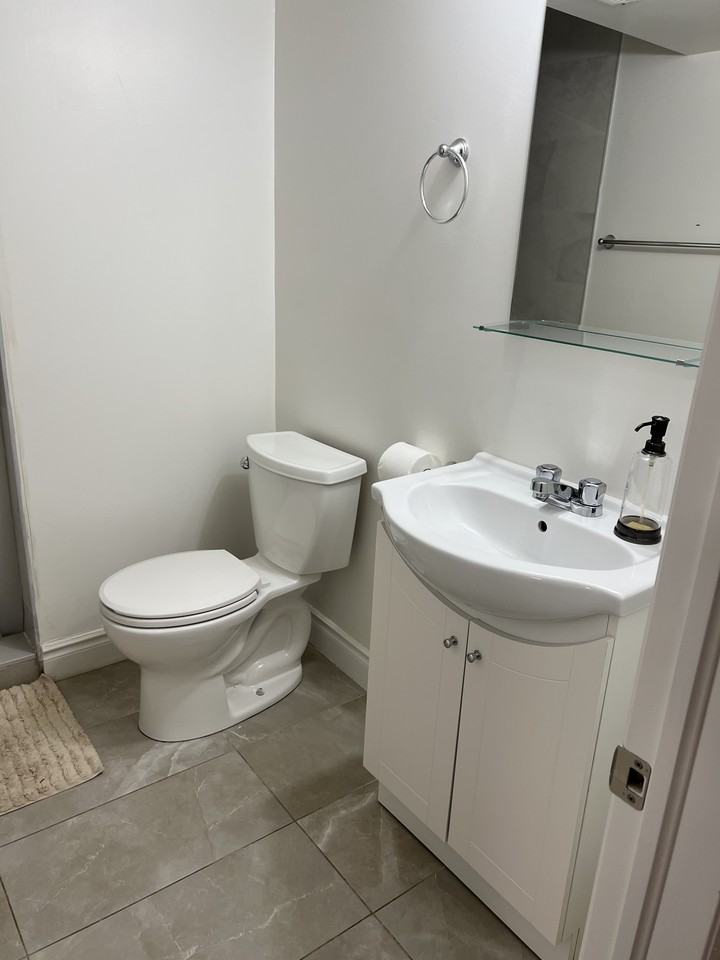 Tenth Line W & Derry Rd - Photo 5 of 6