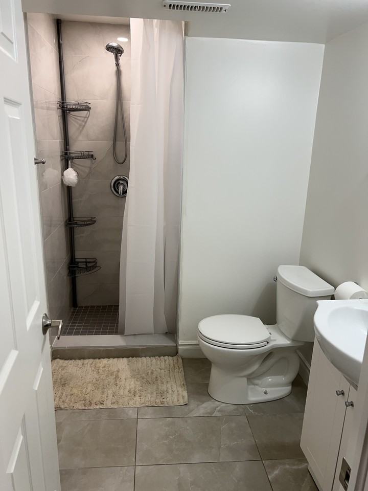 Tenth Line W & Derry Rd - Photo 6 of 6