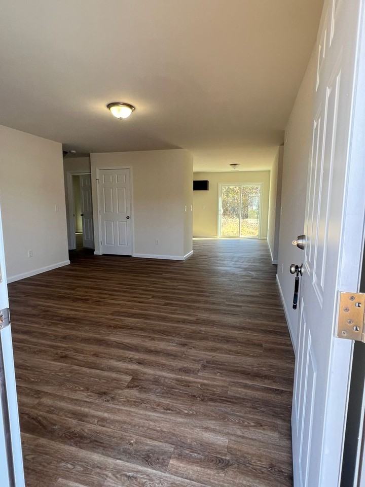 380 Rick Rd - Photo 2 of 24