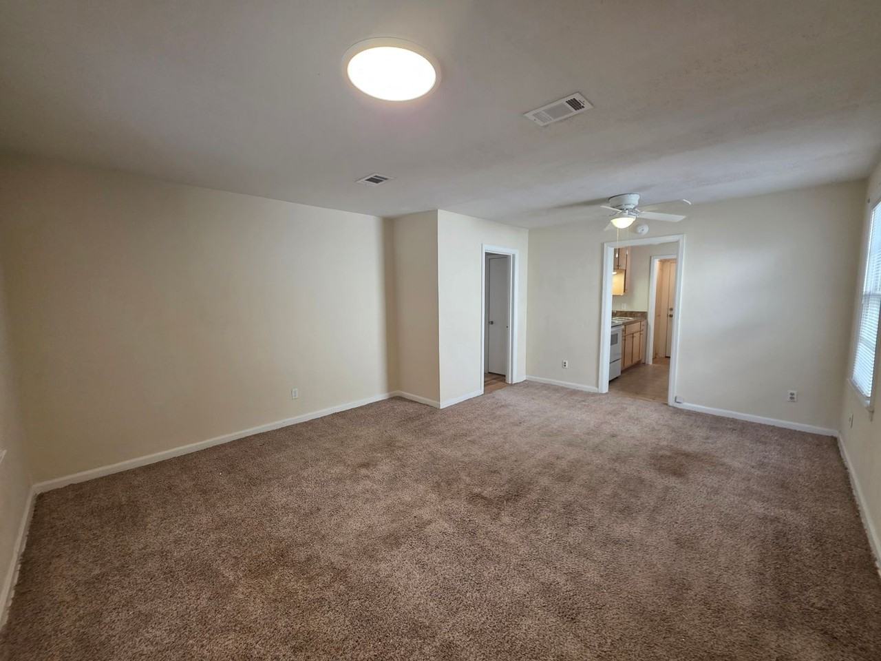 35 Kennington Dr - Photo 3 of 22
