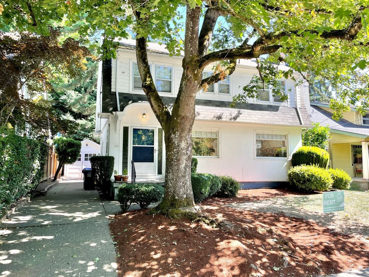 2226 Northeast 27th Avenue - Photo 2 of 23