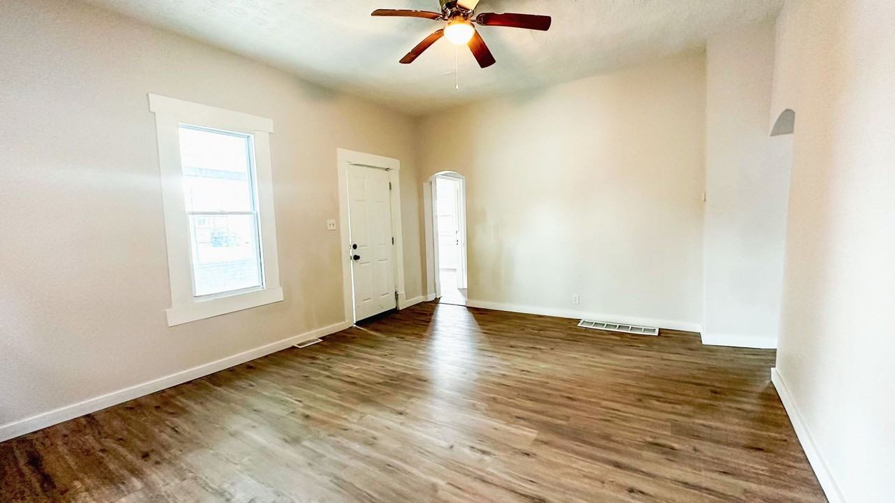2540 Azelda Street - Photo 3 of 10