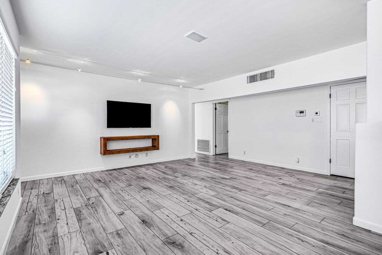 6829 East Almeria Road #1 - Photo 3 of 34