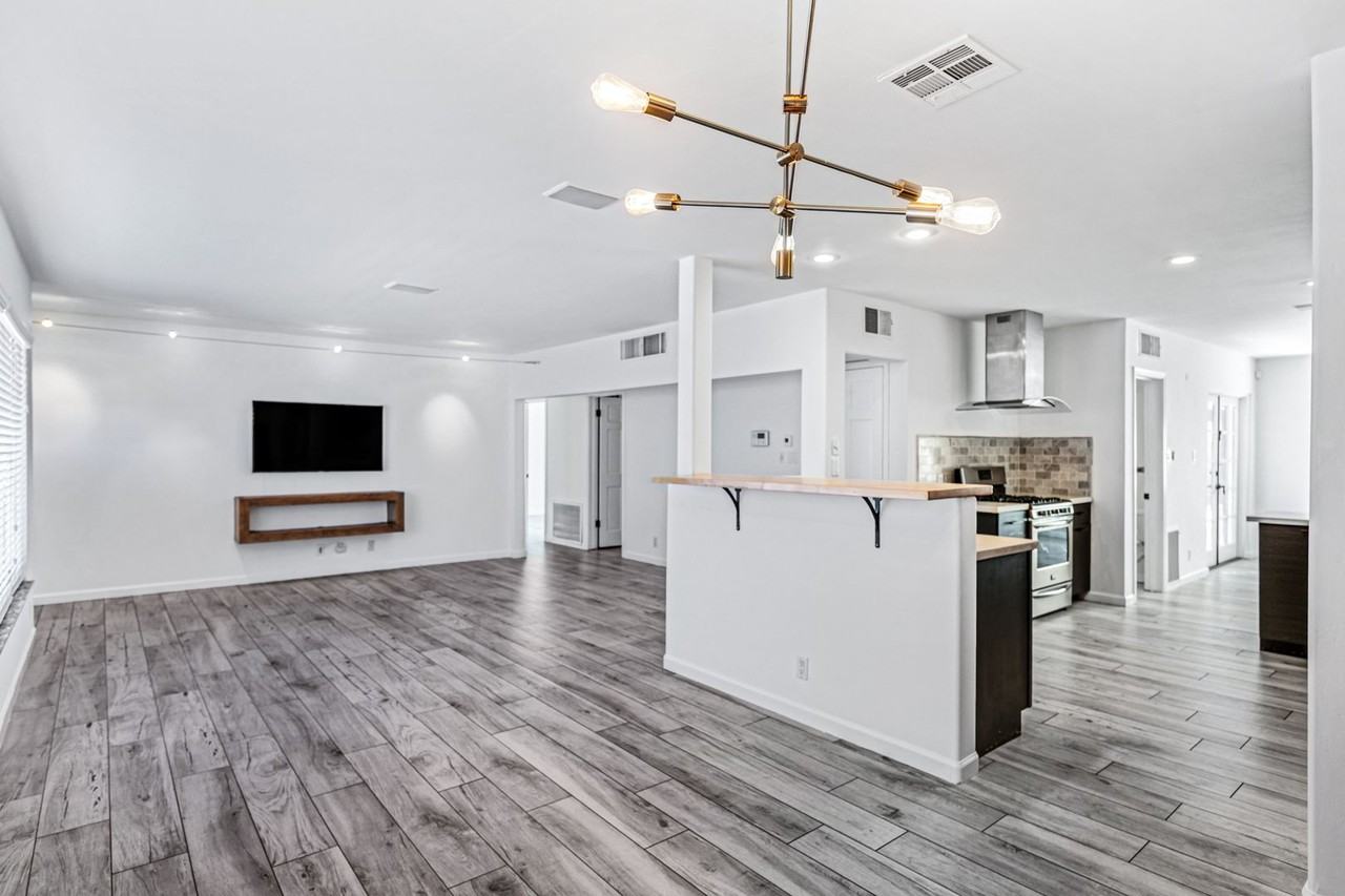 6829 East Almeria Road #1 - Photo 4 of 34