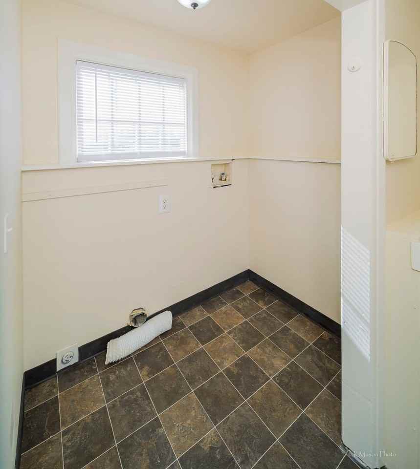 1902 State St - Photo 7 of 9