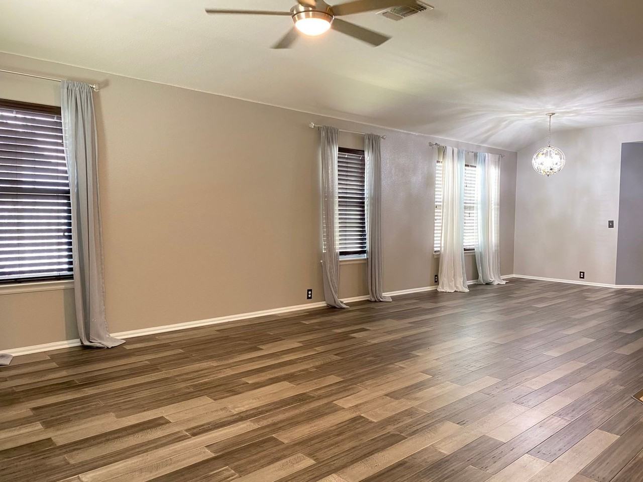 1911 Wormack Way - Photo 5 of 19