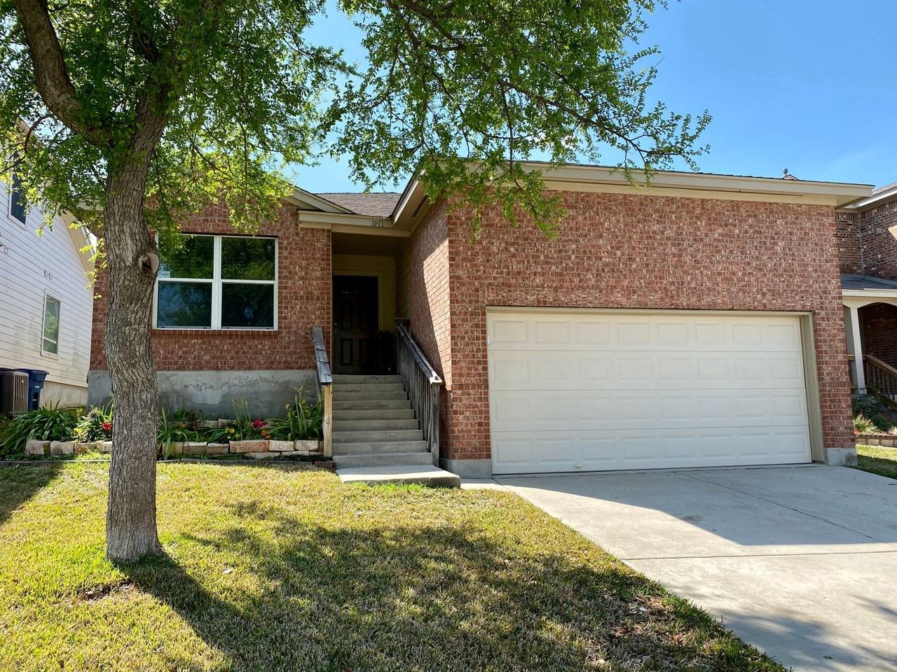 1911 Wormack Way - Photo 2 of 19