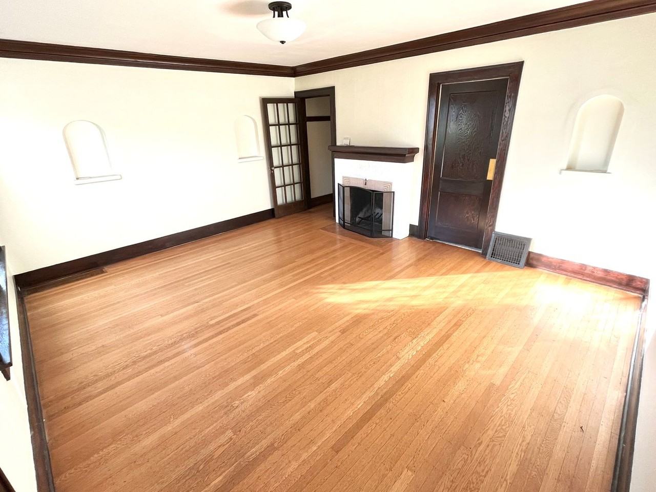 929 Northeast Tillamook Street - Photo 2 of 20