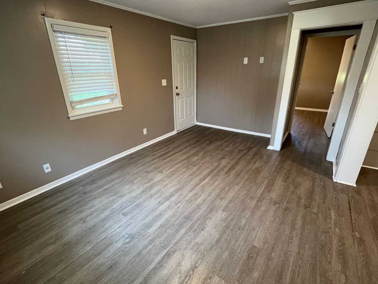 204 North Frankfort Avenue - Photo 3 of 13