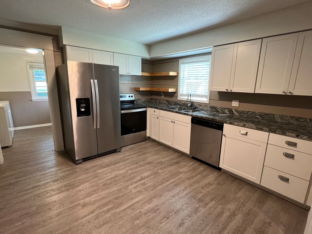 204 North Frankfort Avenue - Photo 4 of 13